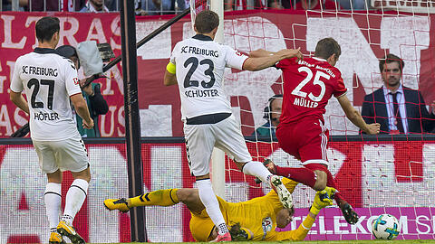 Eigentor von Schuster zum 1: 0 für Bayern.