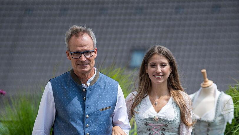 Cathy Hummels mit Papa Freddy.