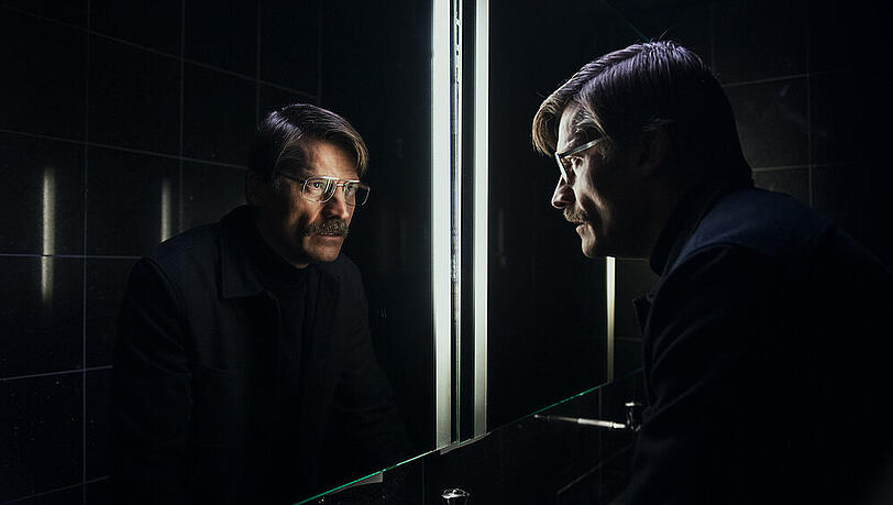 Nikolaj Coster-Waldau als sterbenskranker Versicherungsagent Max. Nikolaj Coster-Waldau als sterbenskranker Versicherungsagent Max.