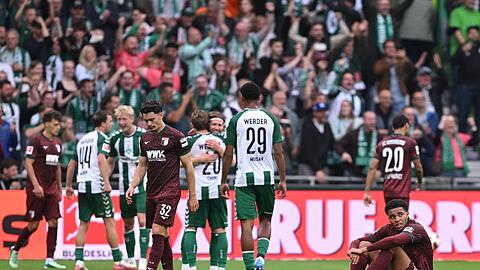 Bremer Jubel, Augsburger Frust: Nach einer 2:0-F&uuml;hrung verlor der FCA gegen Werder noch mit 2:3.