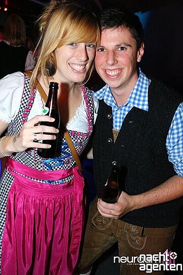 Im neuraum findet derzeit ein After-Wiesn-Showmarathon statt: "16 Tage Wies&rsquo;n - 16 Tage neuraum". Mehr Bilder unter www.nachtagenten.de