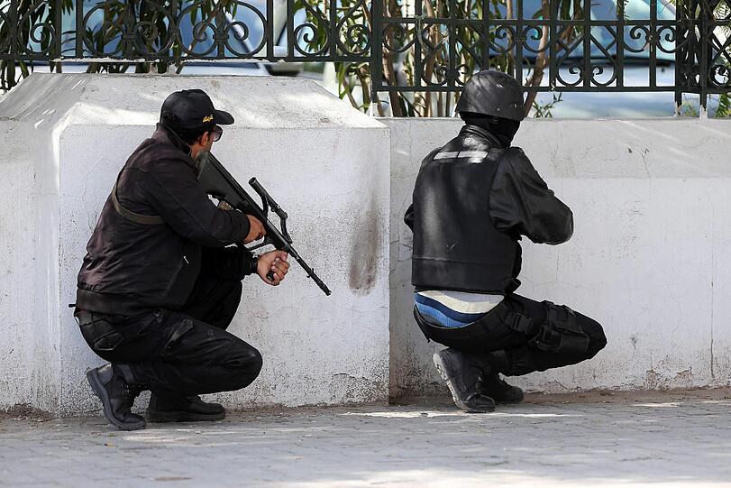 Sehen Sie hier weitere Bilder vom Einsatz der tunesischen Sondereinsatzkräfte in Tunis.