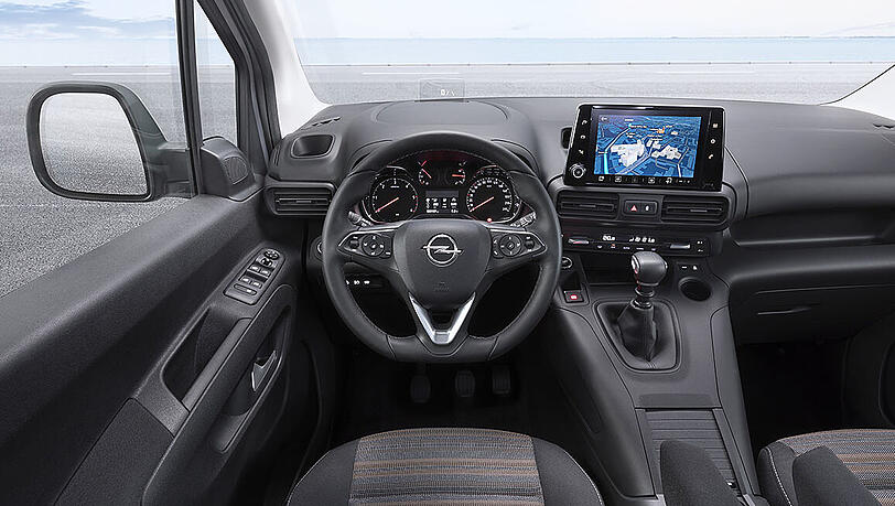 Modernes Cockpit mit Touchscreen, aber billigem Kunststoff. Modernes Cockpit mit Touchscreen, aber billigem Kunststoff.