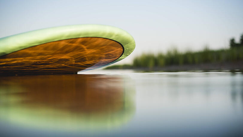 Ein Stand Up Paddle Board war die Unterlage für den Liebesakt im See.  (Symbolbild)
