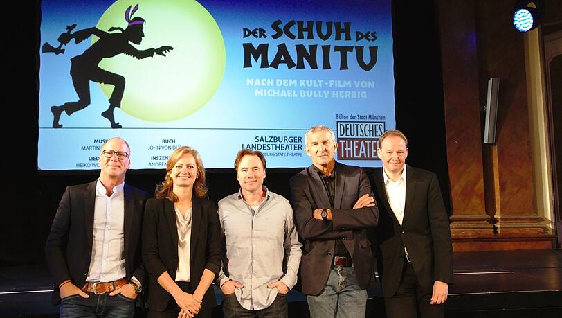 Oliver Banasch (Stage Entertainment), Carmen Bayer (DT), Bully, Werner Steer (DT), Carl Philip von Maldeghem (Intendant, Salzburger Landestheater, von rechts)