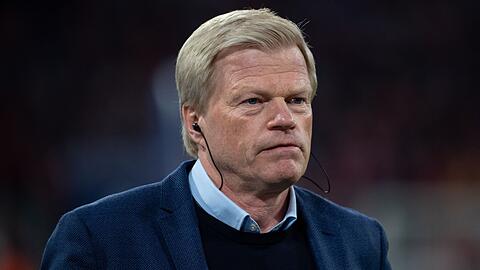 Oliver Kahn, Vorstandsvorsitzender der FC Bayern München AG, gibt vor einem Spiel ein Interview.