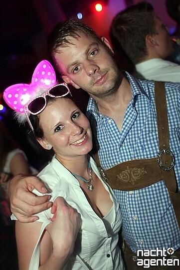An der Hackerbrücke heißt es auch am Samstag "16 Tage Wiesn - 16 Tage Neuraum". Mehr Bilder unter: www.nachtagenten.de.