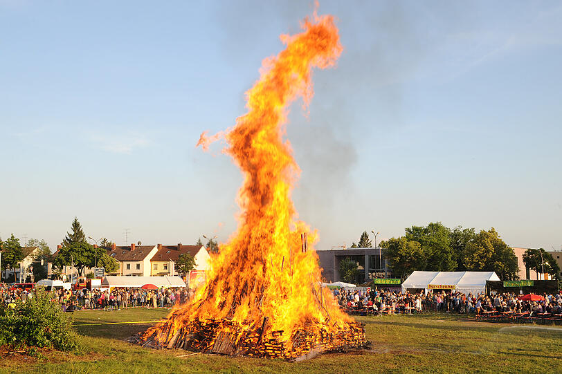 In Trudering brennt am 21. Juni Münchens größtes Sonnwendfeuer ab.