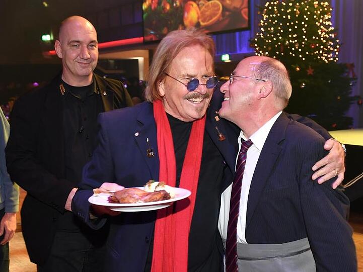 Helfende Hände: Frank Zander (l) und Gregor Gysi.