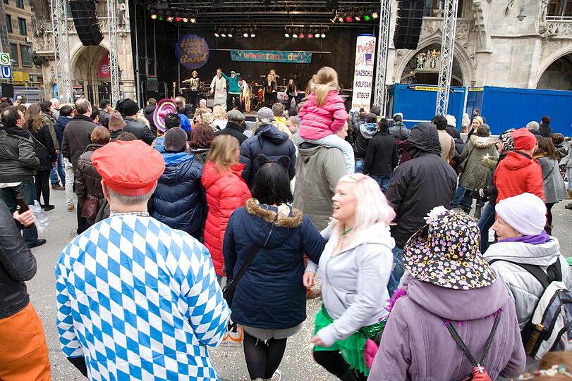 Buntes Treiben am Faschingssonntag in der Innenstadt