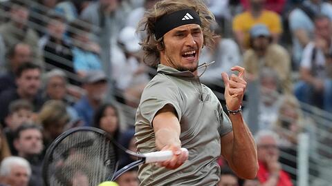 Tennis-Olympiasieger Alexander Zverev steht in Rom im Achtelfinale.