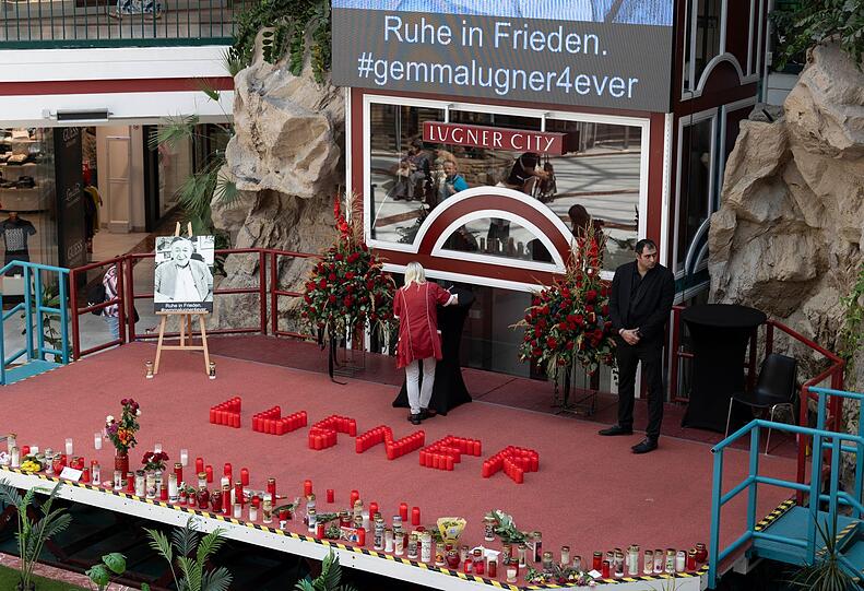 In Lugners Einkaufszentrum gab es eine Gedenkstätte für den Verstorbenen. (Archivbild)