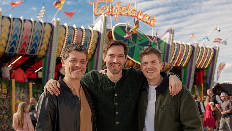 Dreharbeiten f&uuml;r den neuen M&uuml;nchner "Tatort: Teufelsrad" (v.l.): Carlo Ljubek (Nikola Buvak), Aron Lehmann (Regie) und Ferdinand Hofer (Kalli Hammermann).