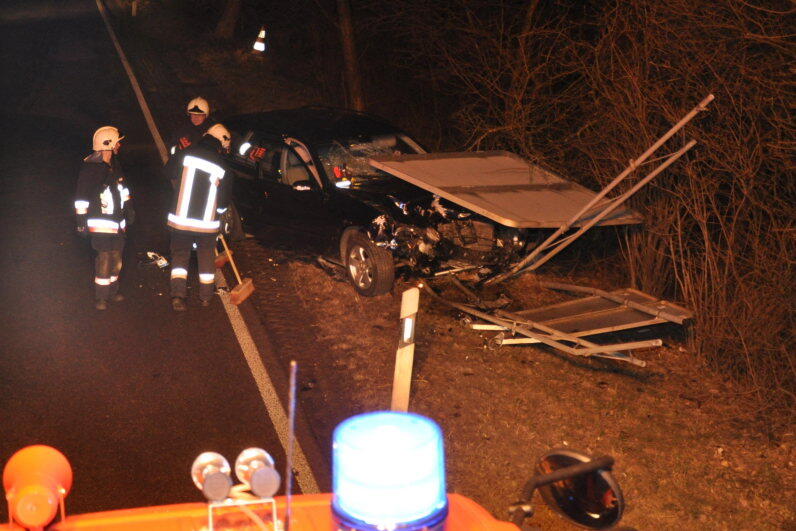 Ein Polo übersah bei der Einfahrt auf die St2107 einen Mercedes.