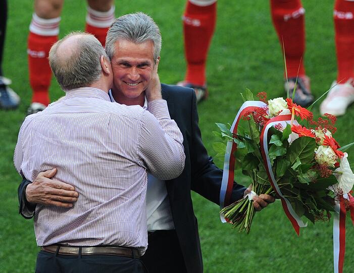 Mai 2009: Der Abschied für Jupp Heynckes. Am Sonntag das Wiedersehen in der Allianz Arena - und ab Juli ist er zum dritten Mal Cheftrainer beim FC Bayern.
