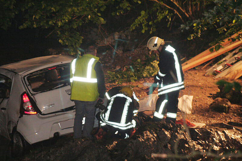 Schlimmer Unfall: Ein Mann fährt in die Priem und stirbt.