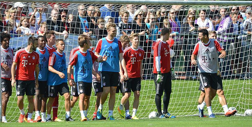 Die Bayern bereiten sich auf das Spiel gegen den 1. FC Nürnberg vor. Hier gibt's die Bilder vom Mittwochstraining.