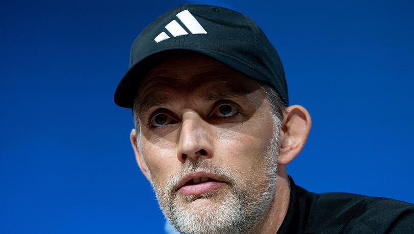 Trainer Thomas Tuchel von München auf dem Podium.