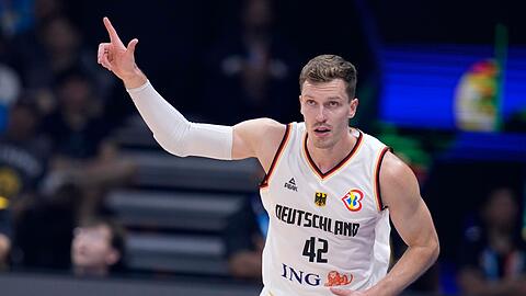 Andreas Obst aus Deutschland jubelt während der Partie. Von der NBA träumt der Bayern-Profi weiterhin.