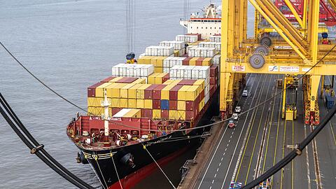 Europas größte Volkswirtschaft wird nach Einschätzung von Volkswirten im laufenden Jahr allenfalls minimal wachsen. (Symbolbild) Europas größte Volkswirtschaft wird nach Einschätzung von Volkswirten im laufenden Jahr allenfalls minimal wachsen. (Symbolbild)