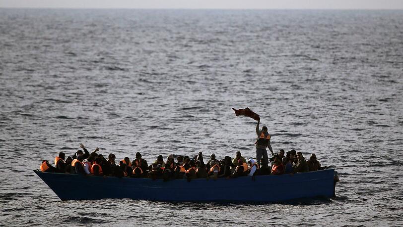Vor Lampedusa ist ein Boot mit MIgranten gesunken - ein Kind wird vermisst. (Archivbild)