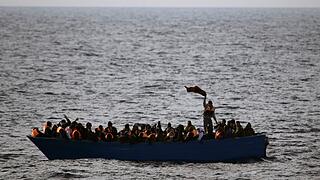 Flüchtlingsboot vor Lampedusa gesunken: Kind vermisst