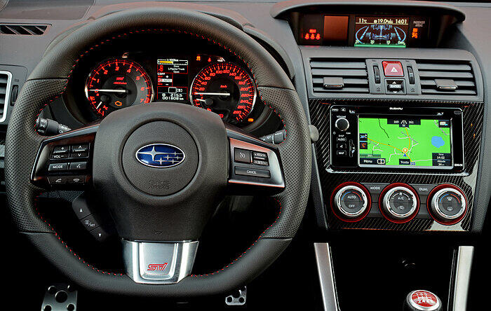 Der Subaru WRX STI ist wegen seines riesigen Heckflügels und sonstiger Design-Merkmale eher ein Fahrzeug für den nachdrückklichen Auftritt.