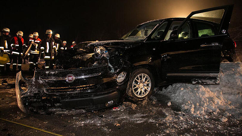 Eine schwangere Frau wurde beim Zusammenprall ihres Autos mit dem eines Opel-Fahrers verletzt.