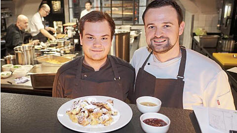 Lucas Szymanski (l.) ist Pâtissier im Palais Keller, Küchenchef Tobias Heinze (r.) hat ihn ins Team geholt.