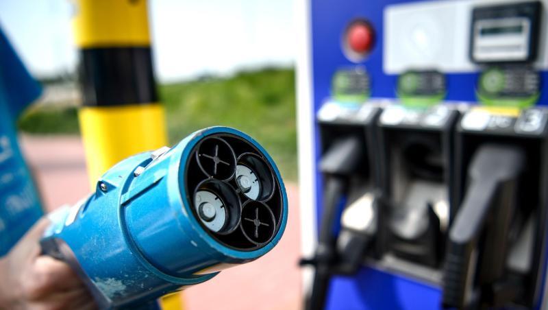 Die Autobauer halten eine gut ausgebaute Ladeinfrastruktur für notwendig, die es aber in Deutschland flächendeckend und vor allem in den Städten noch nicht gebe. Die Autobauer halten eine gut ausgebaute Ladeinfrastruktur für notwendig, die es aber in Deutschland flächendeckend und vor allem in den Städten noch nicht gebe.