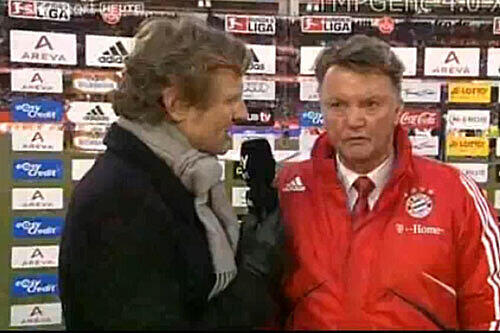 Mit Zornesfalten: Louis van Gaal im Gespräch mit &bdquo;sky&ldquo;-Reporter Dieter Nickles.