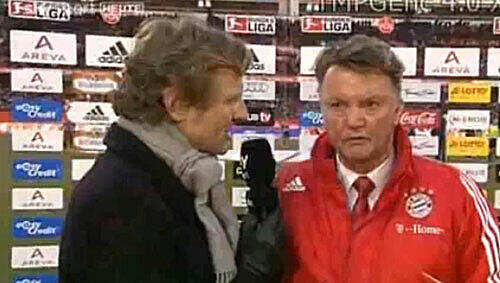 Mit Zornesfalten: Louis van Gaal im Gespräch mit „sky“-Reporter Dieter Nickles. Mit Zornesfalten: Louis van Gaal im Gespräch mit „sky“-Reporter Dieter Nickles.