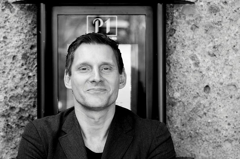 Die gute, wilde Zeit: Klaus Gunschmann vorm P1. Hier stand er 20 Jahre Nacht für Nacht &ndash; erst als Türsteher, dann als Geschäftsführer.