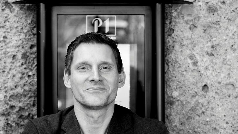 Die gute, wilde Zeit: Klaus Gunschmann vorm P1. Hier stand er 20 Jahre Nacht für Nacht – erst als Türsteher, dann als Geschäftsführer. Die gute, wilde Zeit: Klaus Gunschmann vorm P1. Hier stand er 20 Jahre Nacht für Nacht – erst als Türsteher, dann als Geschäftsführer.