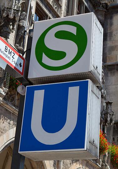 Verkehr: Nur der Fußmarsch kostet gleich viel. Eine einfache Fahrt im Nahverkehr in Bayern kostet laut Statistischem Landesamt rund zwei Prozent mehr als 2011. Auch die Kosten für Autos, Benzin oder Radl stiegen. Diesel wurde um 5 Prozent teurer, Flüge gingen 9,9 Prozent rauf, Schifffahrten gar um 11 Prozent. Der Grund: Seit 2011 ist der Preis für Rohöl um 15 Prozent gestiegen. Auch krisenhafte Lagen in Nordafrika und im Nahen Osten treiben den Preis.