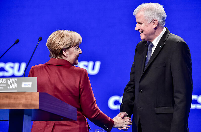Szenen einer Polit-Ehe: Bundeskanzlerin Angela Merkel auf dem CSU-Parteitag in München.