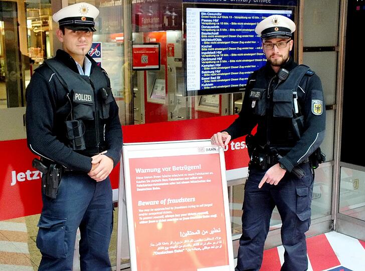 Bundespolizei und Deutsche Bahn warnen vor einer Betrugsmasche. Betrüger verkaufen anstatt Fahrkarten nur wertlose Reiseauskünfte.