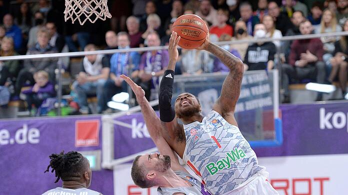 Die Basketballer des FC Bayern - hier Deshaun Thomas - haben nach dem Spiel gegen Göttingen die Tabellenführung übernommen.