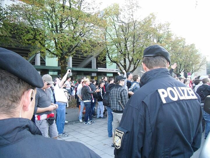 ...besonders auf Seiten der Bayern-Fans war die Enttäuschung nach der 2:1-Pleite gegen die Löwen groß