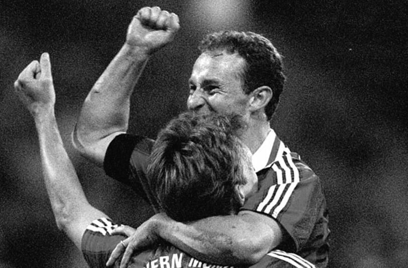 9. Jean-Pierre Papin - ein Seitfallzieher mit Lichtgeschwindigkeit am 30. August 1995 gegen Uerdingen. Zum Tor des Jahres gewählt.