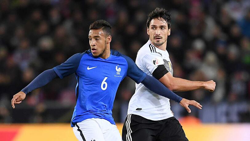 Im Klub Kollegen, in den Nationalteams Gegner: Corentin Tolisso (li.) für Frankreich, Mats Hummels für Deutschland, beide vom FC Bayern.