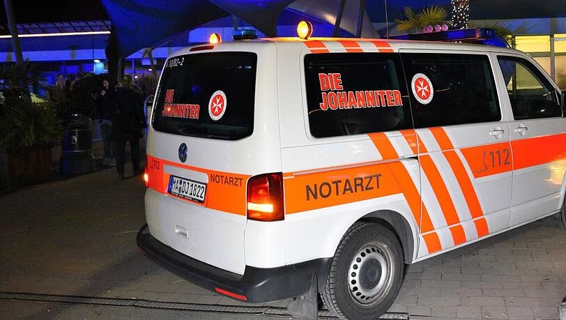 Der kleine Lukas kommt in einem Rettungswagen der Johanniter auf die Welt. (Symbolbild)