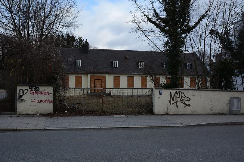 Hier wurden einst Jalousien gefertigt. Doch seit Jahren steht das Gebäude in Thalkirchen leer.
