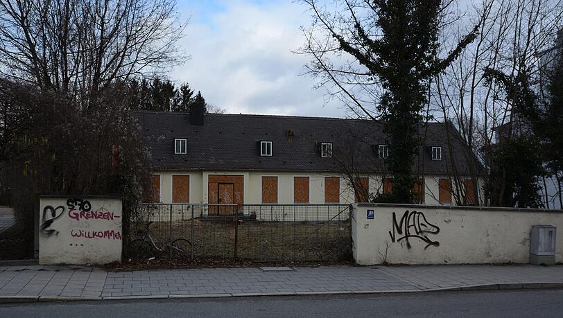 Hier wurden einst Jalousien gefertigt. Doch seit Jahren steht das Gebäude in Thalkirchen leer. Hier wurden einst Jalousien gefertigt. Doch seit Jahren steht das Gebäude in Thalkirchen leer.