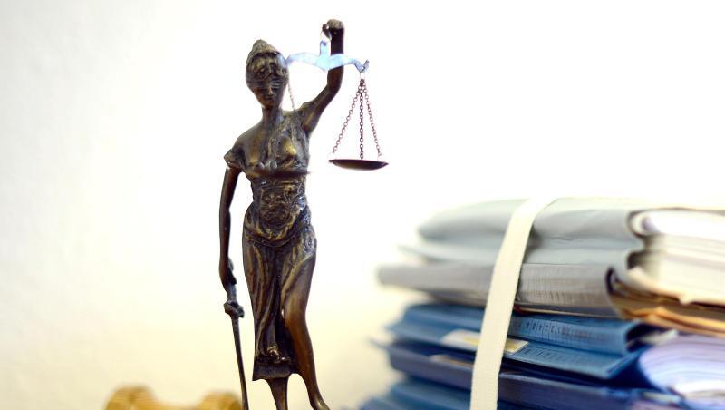 Ein Modell der Justitia steht auf einem Tisch. Foto: Volker Hartmann/dpa/Archivbild Ein Modell der Justitia steht auf einem Tisch. Foto: Volker Hartmann/dpa/Archivbild