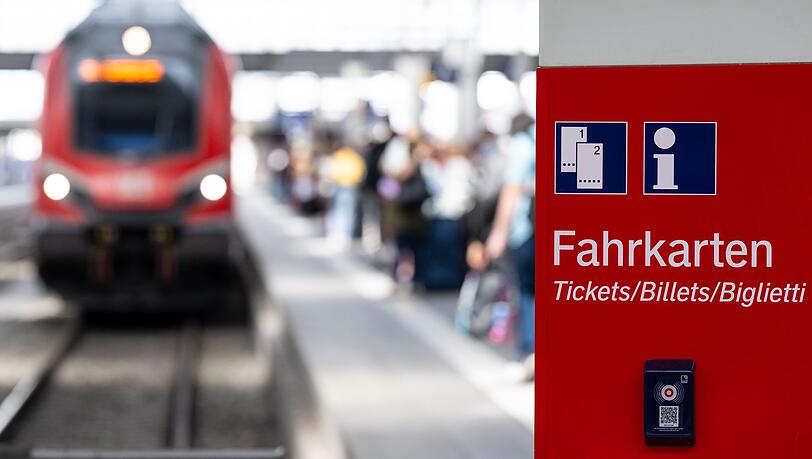 Die alte Bundesregierung wollte das Bahnfahren mit dem Deutschlandticket populärer machen, doch die langfristige Finanzierung blieb ungeklärt. (Archivbild)