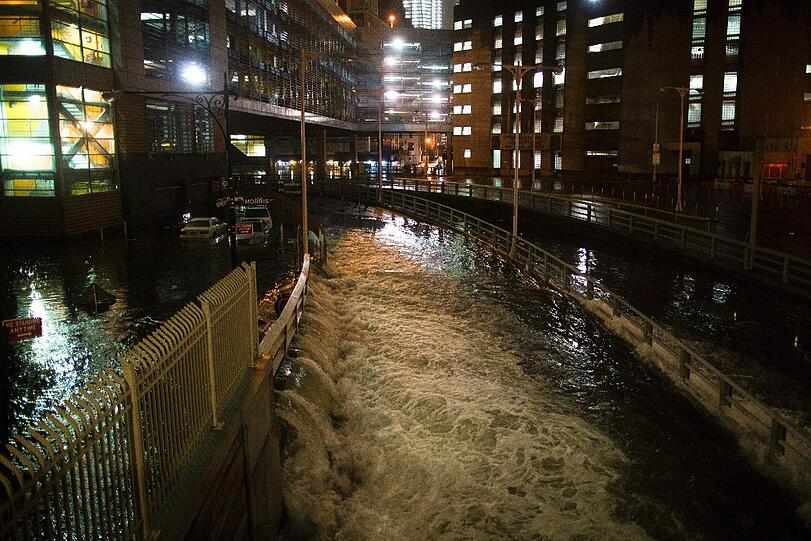 Bilder der Verwüstung - Hurrikan "Sandy" hat an der Ostküste verheerende Spuren hinterlassen. Sehen Sie hier die Bilder aus New York und den betroffenen Orten im Osten der USA.