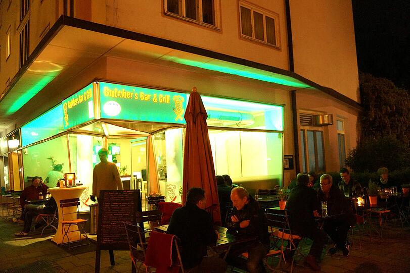 Leuchtet im Schwabinger Norden: Butcher's Bar & Grillin der Karl-Theodor-Straße.