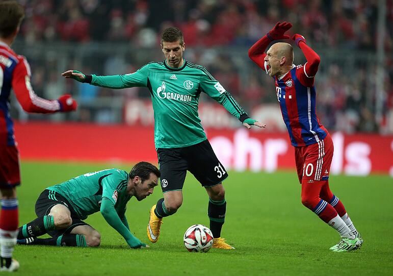 ARJEN ROBBEN  - Note 2:
Bester Münchner. Probierte es zunächst mit einem typischen Robben-Schlenzer (38.) und dann erneut per Fernschuss (57.). Traf per Kopf und mit purer Willenskraft zum 1:0  11. Saisontor.