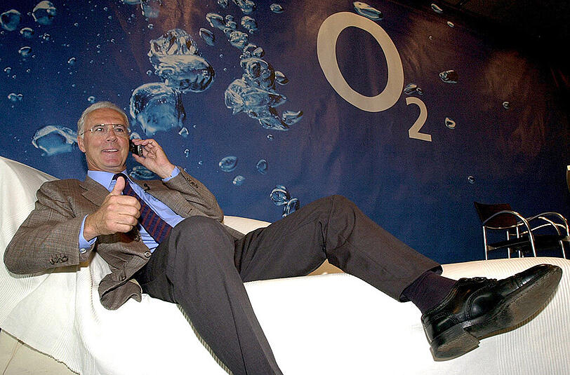 &bdquo;Ja, is&rsquo; denn heut scho Weihnachten?&ldquo; Auch als Werbefigur &ndash; hier für O2 &ndash; war Beckenbauer mit seinem Spruch Kult.